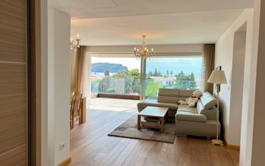 Two-bedroom apartment with sea views, 250 m from Slovenska beach, Budva