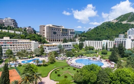 Two-bedroom apartment for long-term rent in the Harmonia complex in Budva