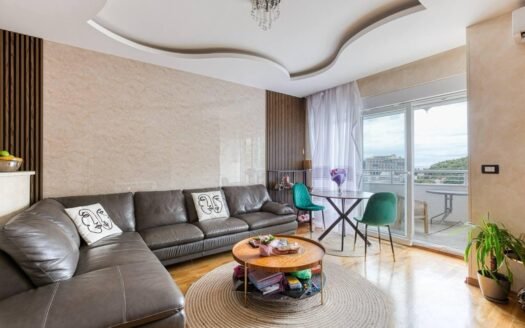 Furnished three-bedroom apartment with sea view, Bečići, Budva