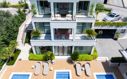 Exclusive villa with pool and panoramic sea view